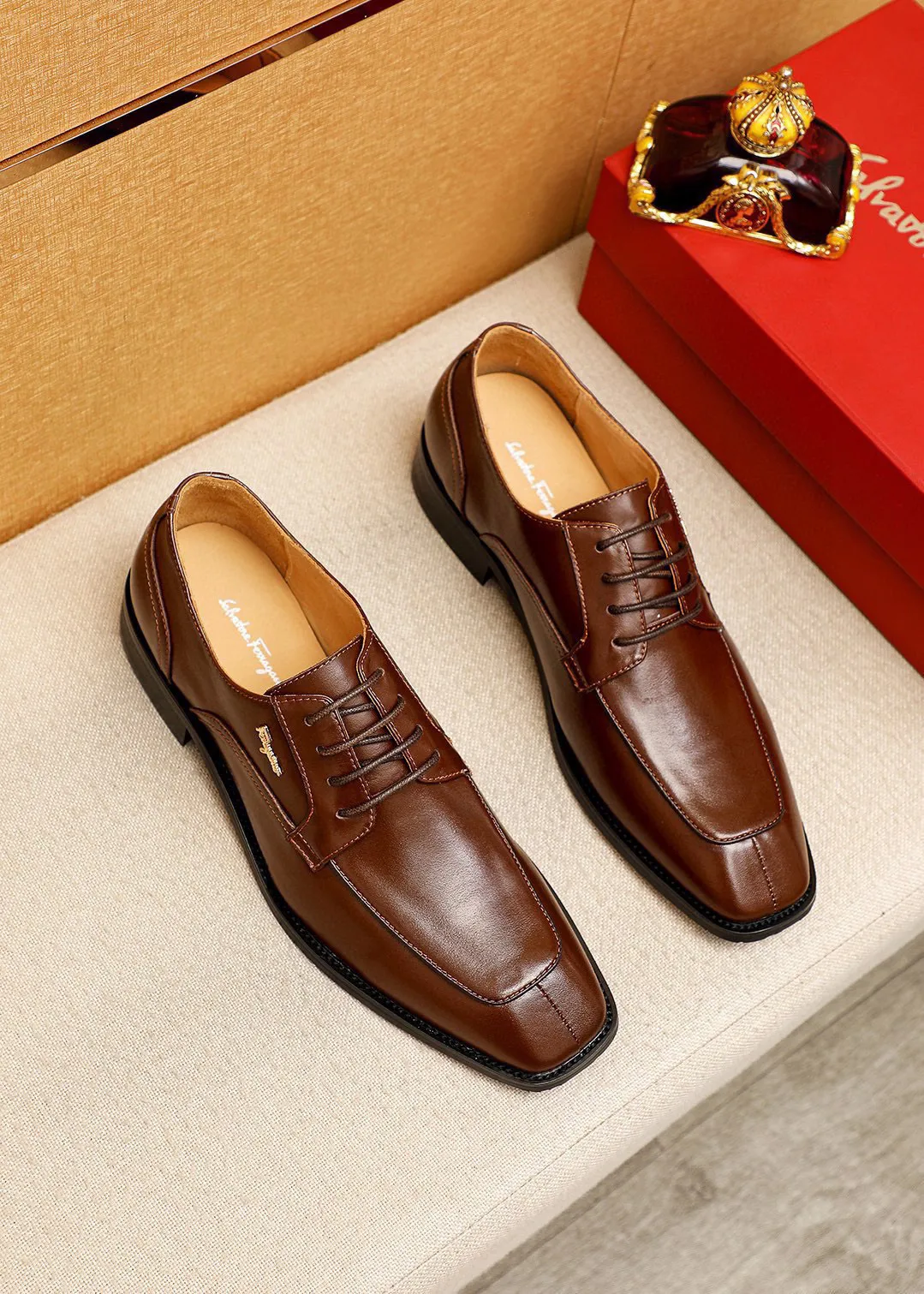 Men's shoes 💰442 💐 Product trademark: Ferragamo "Ferragamo" business leather shoes Regular size: 38-44 (45.46🉑️customized) Product materials: Selected imported first-layer calfskin upper + luxury hardware buckle, imported water-dyed cow leather lining. Strong three-dimensional visual effect, original combination outsole Color: 2⃣️colors available
